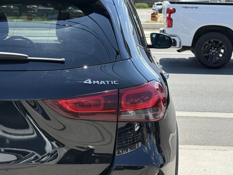 Mercedes-Benz GLA 250 4M* AMG-pkg* Night-pkg* CARPLAY* Пано* Подгрев* , снимка 5 - Автомобили и джипове - 52317687