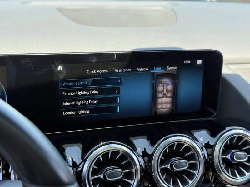 Mercedes-Benz GLA 250 4M* AMG-pkg* Night-pkg* CARPLAY* Пано* Подгрев* , снимка 10 - Автомобили и джипове - 52317687