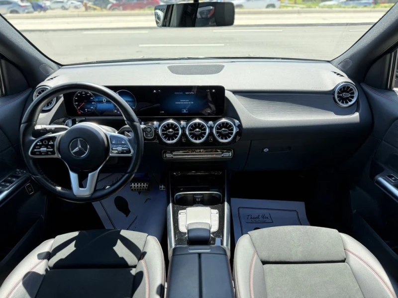 Mercedes-Benz GLA 250 4M* AMG-pkg* Night-pkg* CARPLAY* Пано* Подгрев* , снимка 9 - Автомобили и джипове - 52317687