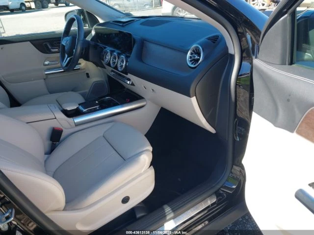 Mercedes-Benz GLA 250 4MATIC, снимка 11 - Автомобили и джипове - 53380110