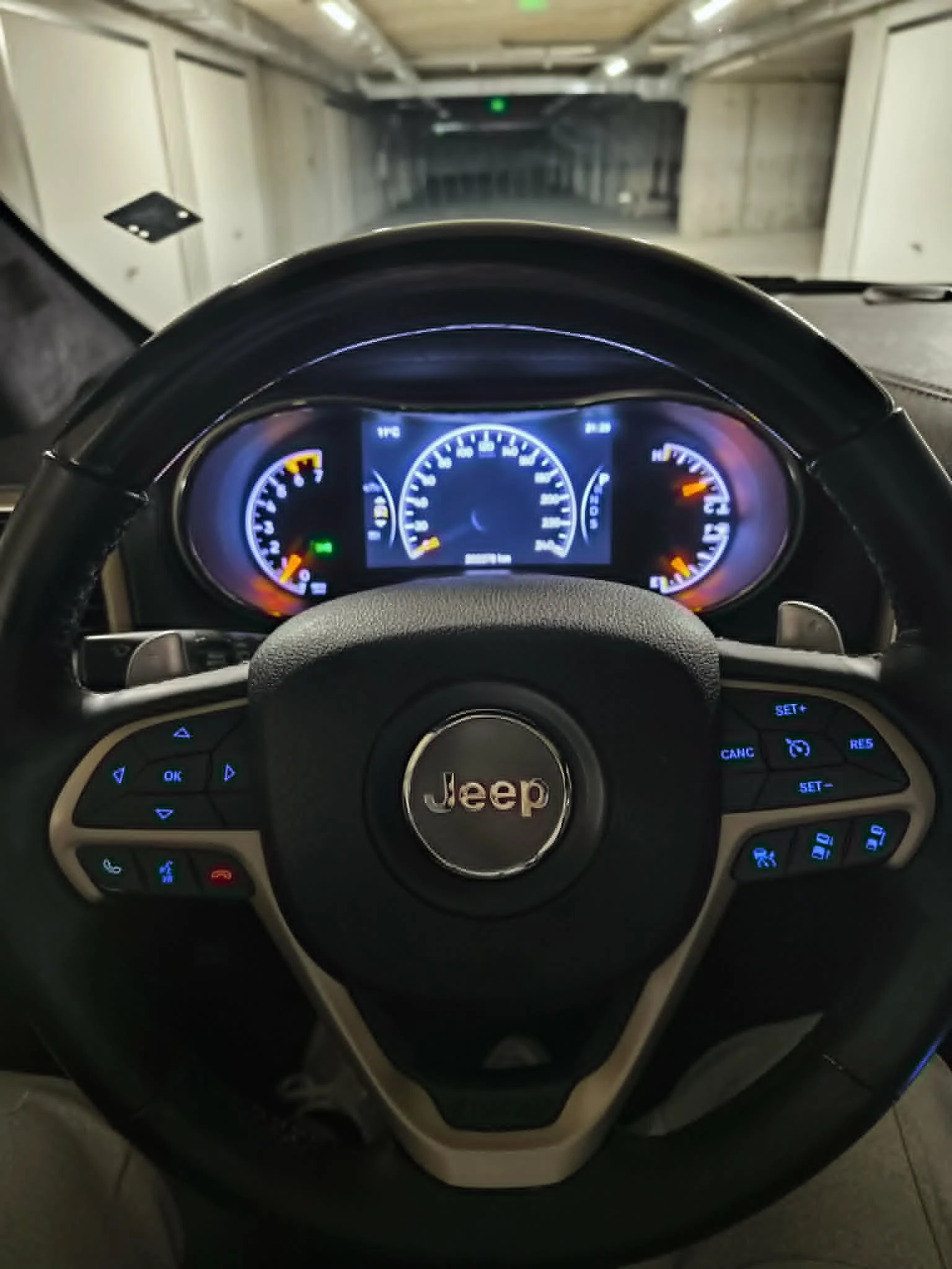 Jeep Grand cherokee SUMMIT V8 HEMI, снимка 8 - Автомобили и джипове - 53540854