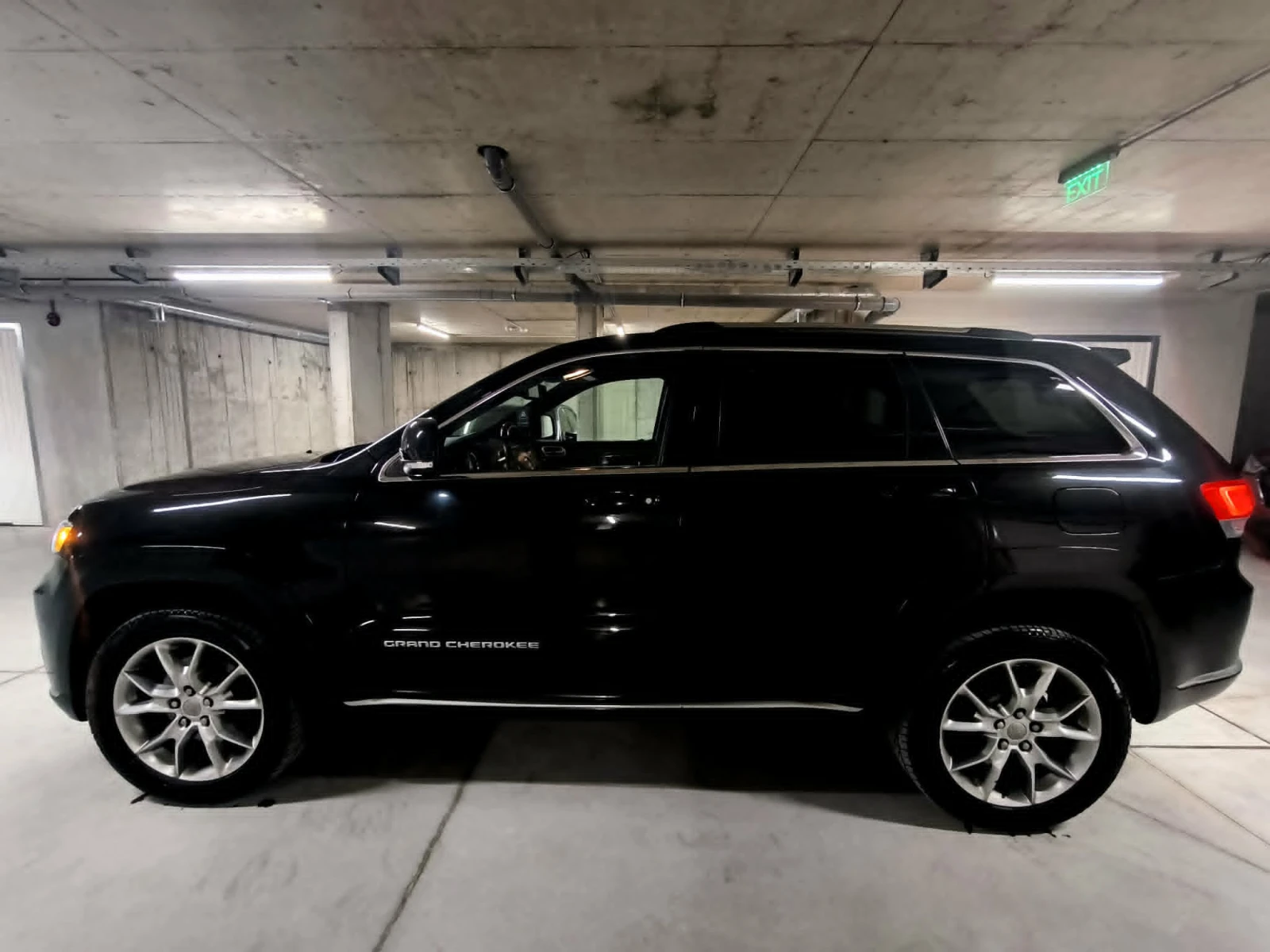 Jeep Grand cherokee SUMMIT V8 HEMI, снимка 3 - Автомобили и джипове - 53540854