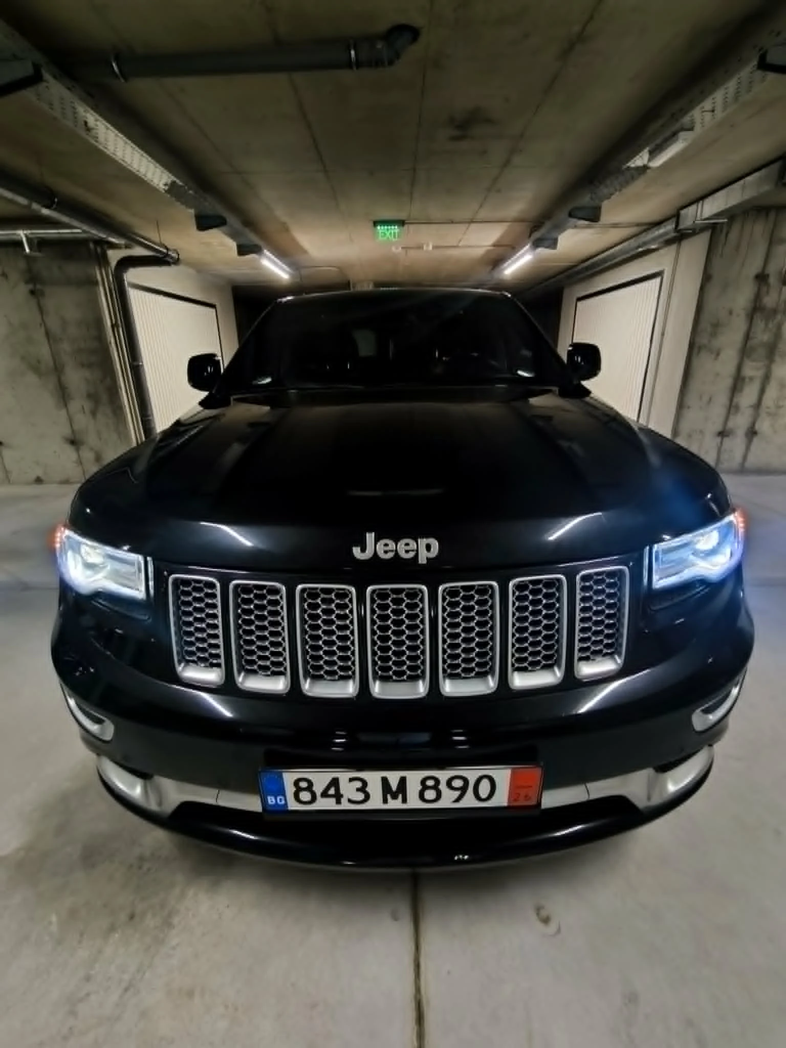 Jeep Grand cherokee SUMMIT V8 HEMI