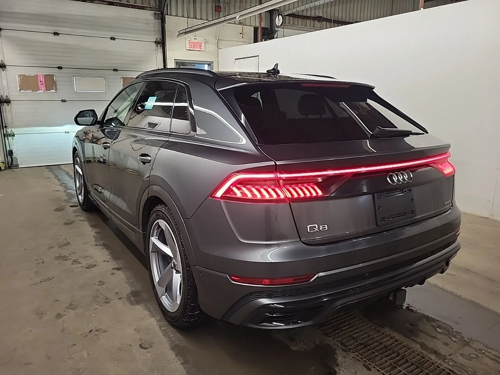 Audi Q8 Technik* S-line* Distronic* 360View* B&O* HUD* Мас, снимка 6 - Автомобили и джипове - 54055475