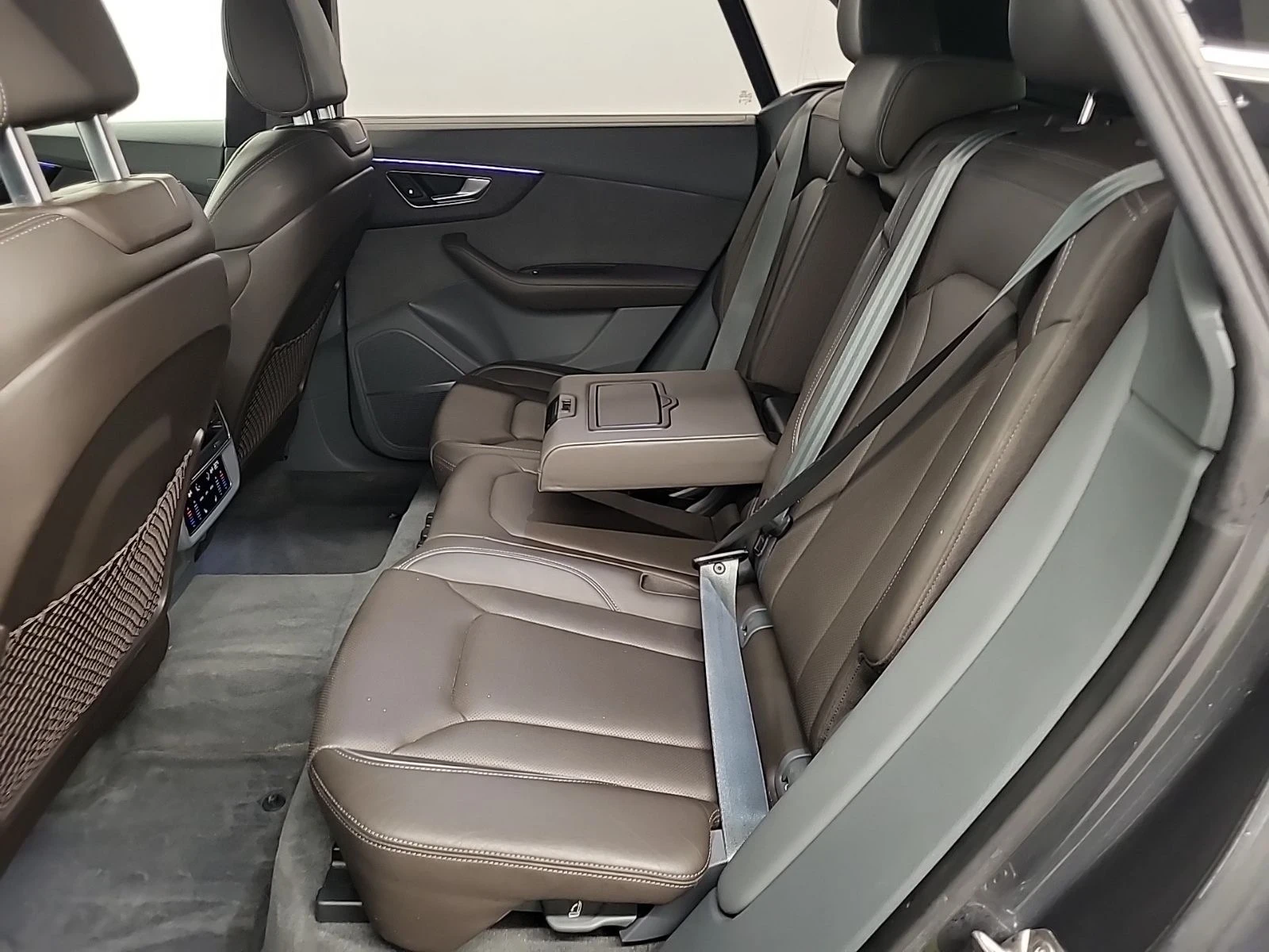 Audi Q8 Technik* S-line* Distronic* 360View* B&O* HUD* Мас, снимка 11 - Автомобили и джипове - 54055475