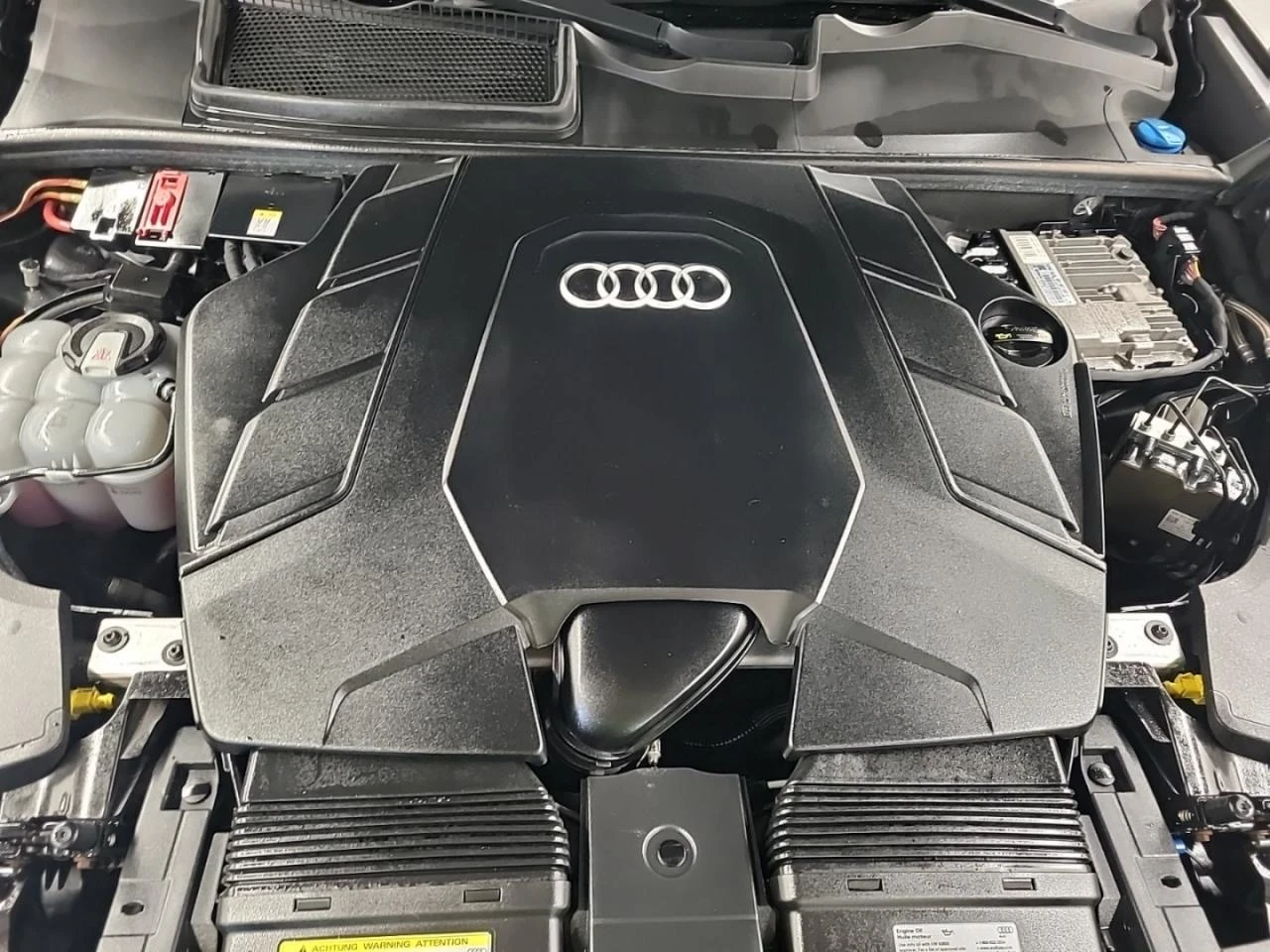 Audi Q8 Technik* S-line* Distronic* 360View* B&O* HUD* Мас, снимка 14 - Автомобили и джипове - 54055475