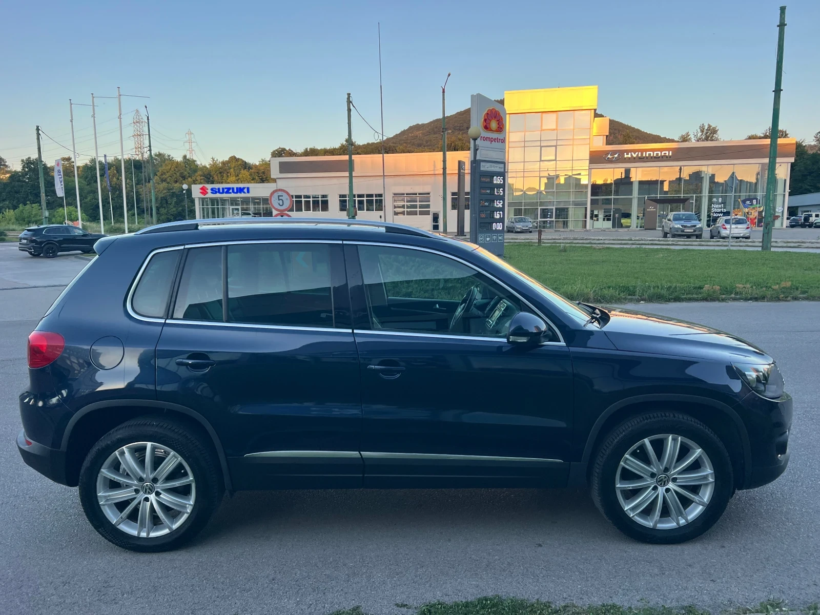VW Tiguan 2.0TDI/4MOTION/NAVI/PANORAMA/FULL/TOP, снимка 5 - Автомобили и джипове - 54990641
