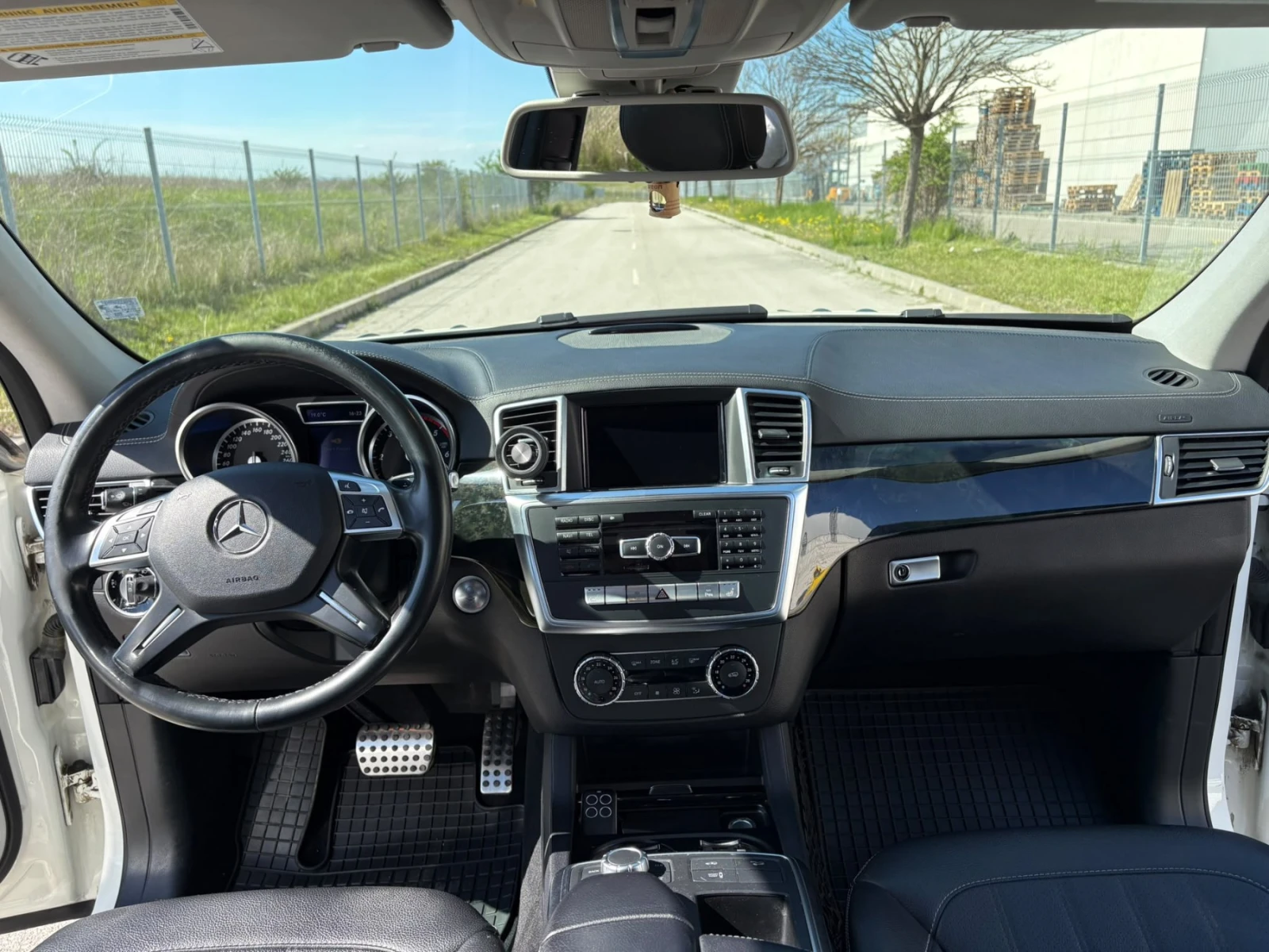 Mercedes-Benz GL 350 BlueTec 4 MATIC AMG| Панорама| История| KeyLess, снимка 8 - Автомобили и джипове - 55199410