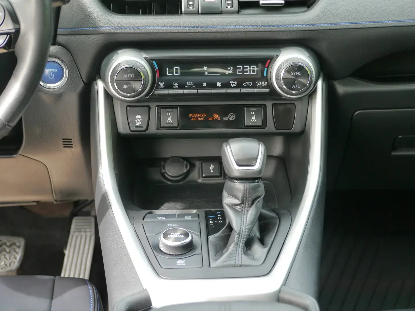 Toyota Rav4 XLE, снимка 10 - Автомобили и джипове - 55301528