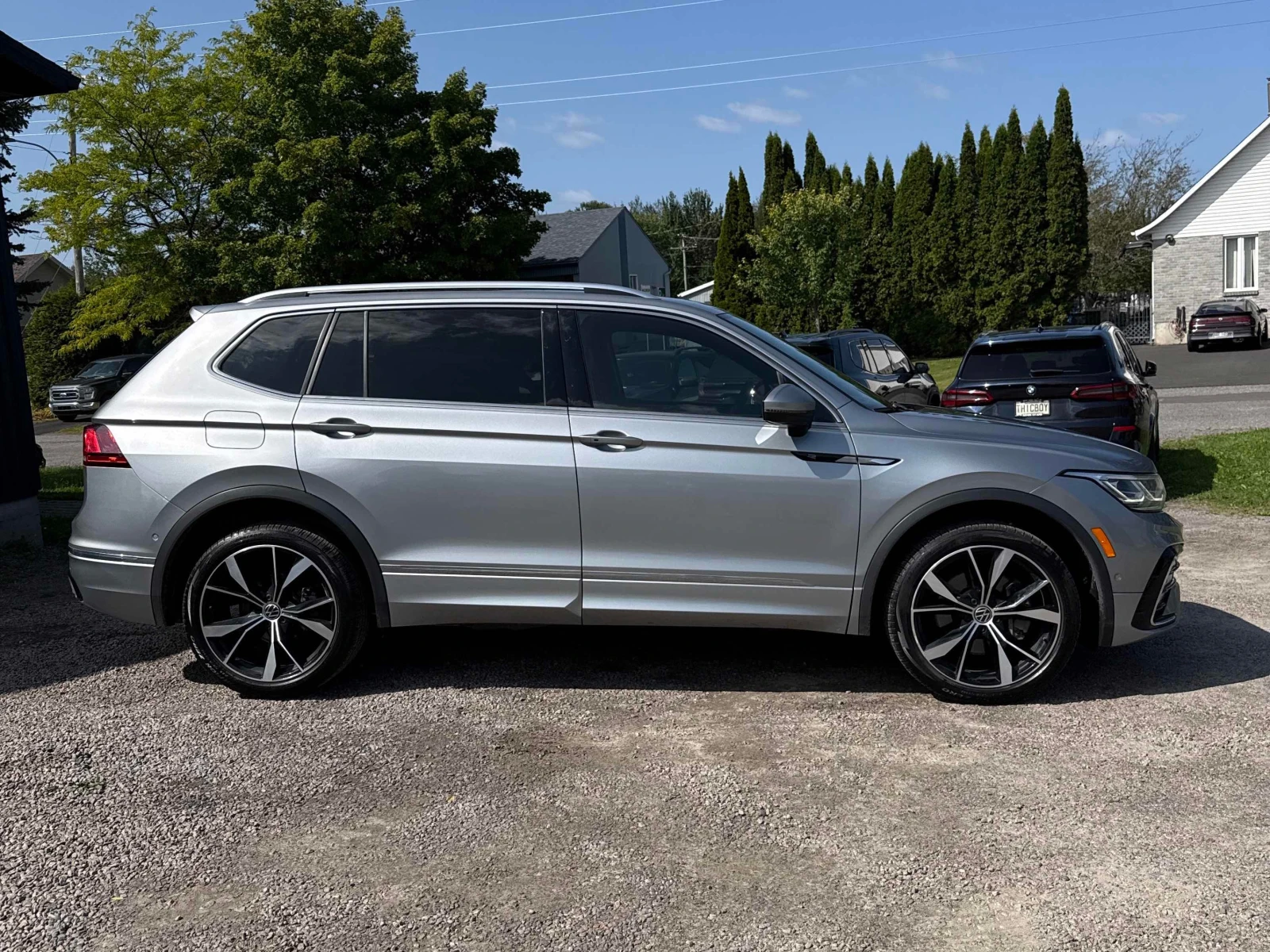 VW Tiguan * Highline R Line * CARFAX * БЕЗ ПЪРВОНАЧАЛНА ВНОС, снимка 3 - Автомобили и джипове - 56057026
