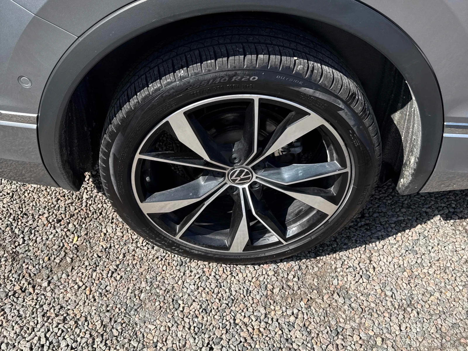 VW Tiguan * Highline R Line * CARFAX * БЕЗ ПЪРВОНАЧАЛНА ВНОС, снимка 14 - Автомобили и джипове - 56057026