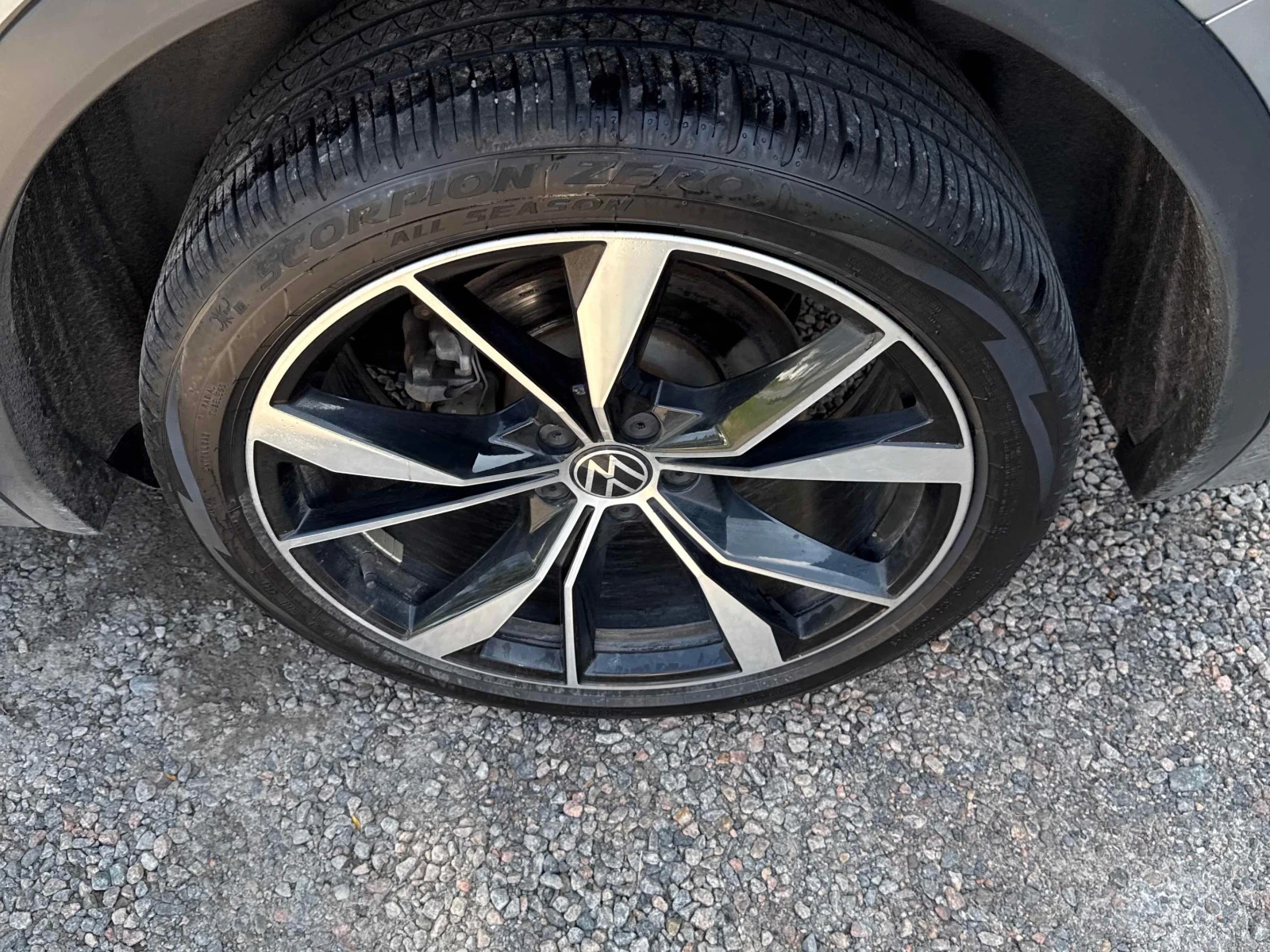 VW Tiguan * Highline R Line * CARFAX * БЕЗ ПЪРВОНАЧАЛНА ВНОС, снимка 12 - Автомобили и джипове - 56057026