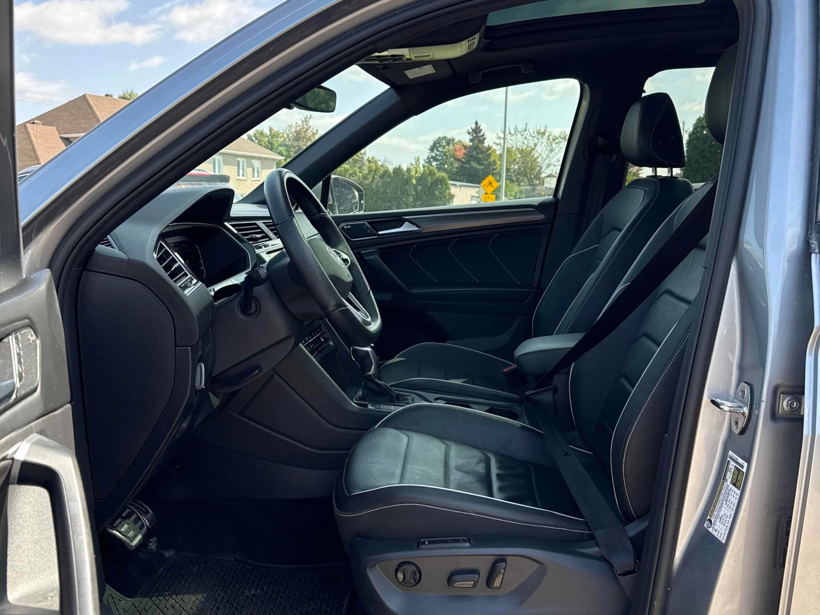 VW Tiguan * Highline R Line * CARFAX * БЕЗ ПЪРВОНАЧАЛНА ВНОС, снимка 11 - Автомобили и джипове - 56057026