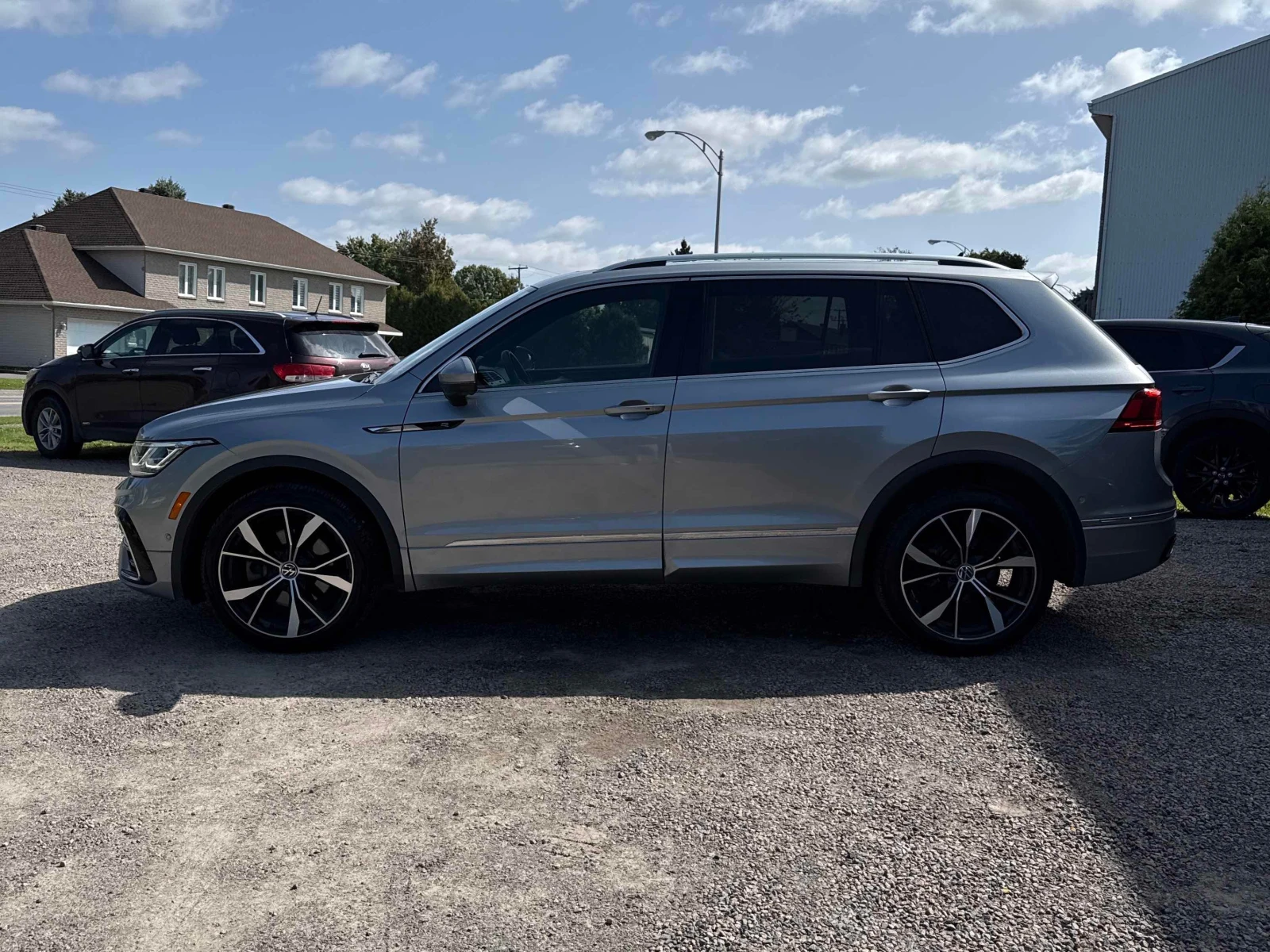 VW Tiguan * Highline R Line * CARFAX * БЕЗ ПЪРВОНАЧАЛНА ВНОС, снимка 2 - Автомобили и джипове - 56057026