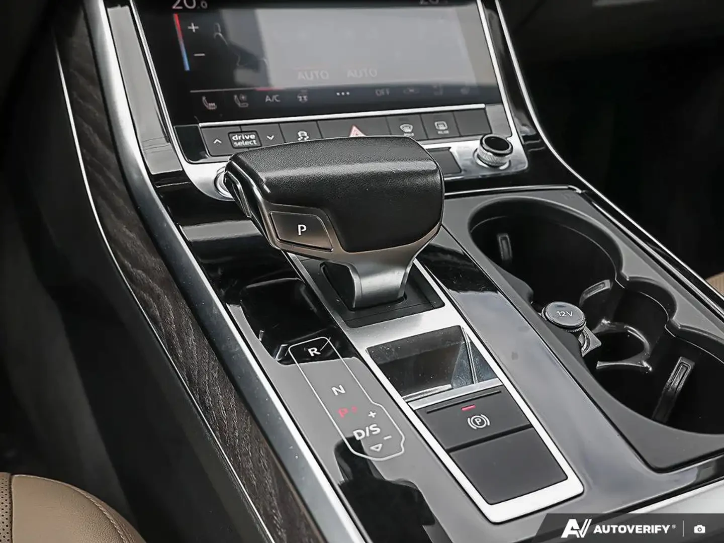 Audi Q8 ProgressivACCIDENT-FREE, DRIVERS ASSIST PACK, B&O , снимка 13 - Автомобили и джипове - 56221212