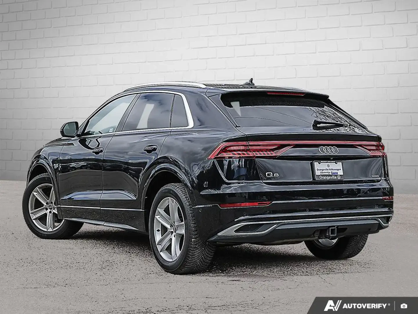Audi Q8 ProgressivACCIDENT-FREE, DRIVERS ASSIST PACK, B&O , снимка 3 - Автомобили и джипове - 56221212