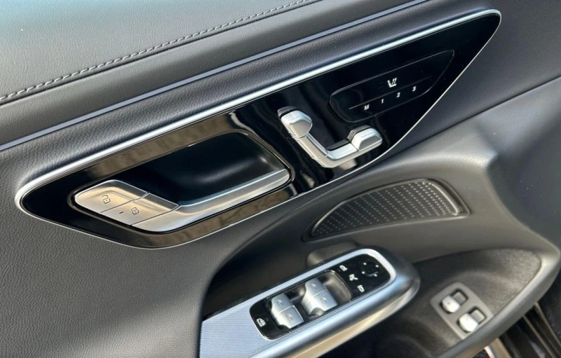 Mercedes-Benz E 300 e 4-MATIC AMG PLUG-IN HYBRID DISTRONIC KEYLESS, снимка 6 - Автомобили и джипове - 51950828