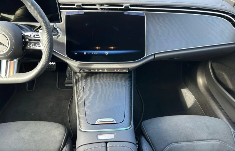 Mercedes-Benz E 300 e 4-MATIC AMG PLUG-IN HYBRID DISTRONIC KEYLESS, снимка 10 - Автомобили и джипове - 51950828
