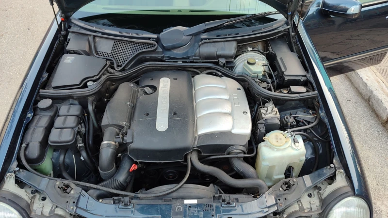 Mercedes-Benz E 200, снимка 12 - Автомобили и джипове - 52266400