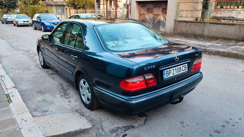 Mercedes-Benz E 200, снимка 7 - Автомобили и джипове - 52266400