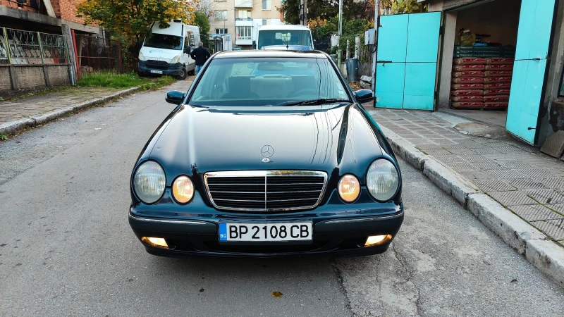 Mercedes-Benz E 200, снимка 2 - Автомобили и джипове - 52266400