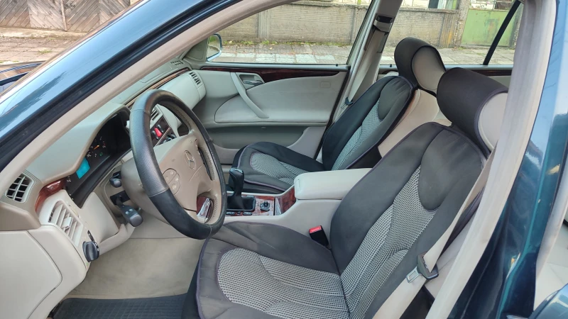 Mercedes-Benz E 200, снимка 10 - Автомобили и джипове - 52266400
