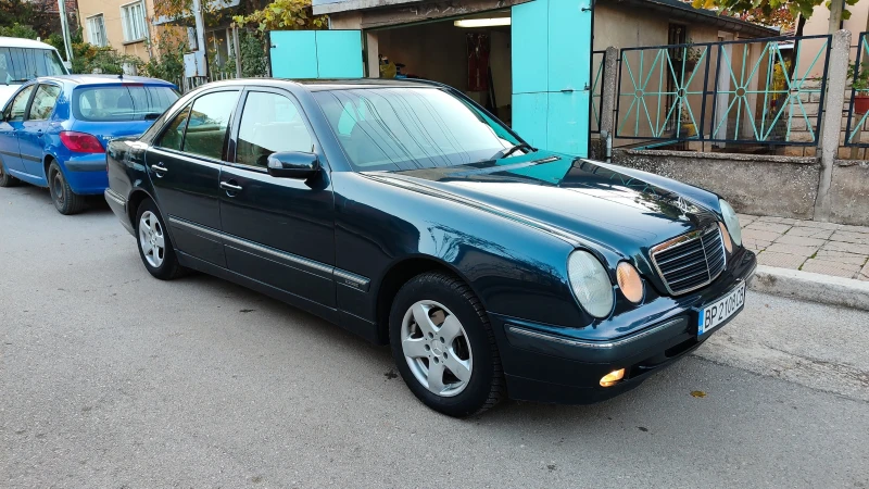 Mercedes-Benz E 200, снимка 3 - Автомобили и джипове - 52266400
