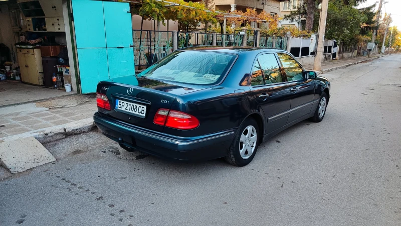 Mercedes-Benz E 200, снимка 5 - Автомобили и джипове - 52266400