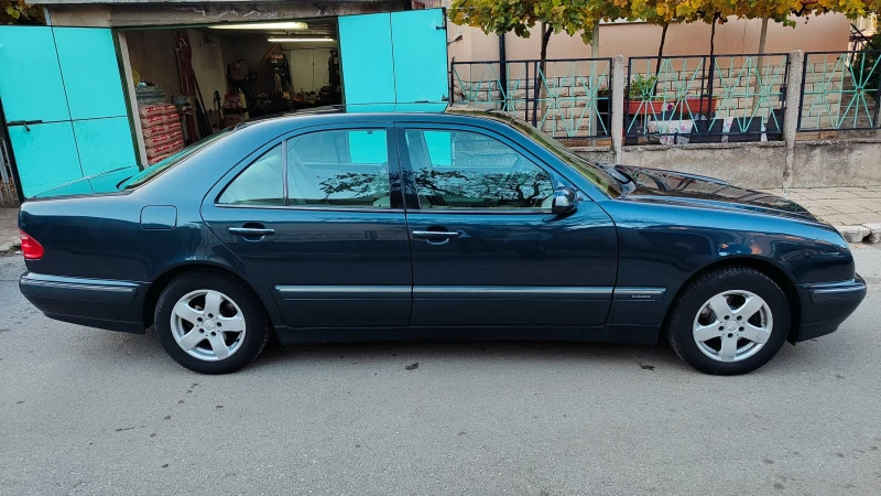 Mercedes-Benz E 200, снимка 4 - Автомобили и джипове - 52266400