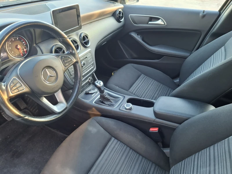 Mercedes-Benz A 160 1.6benzin* * euro6* * facelift* * 141xkm, снимка 8 - Автомобили и джипове - 52851591