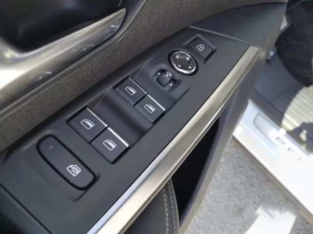 Peugeot 3008 e-GT-LINE/213HP/PANO/MEMO/360/NAVI/CPLAY/258q, снимка 12 - Автомобили и джипове - 54427834