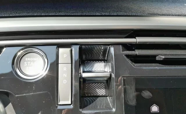 Peugeot 3008 e-GT-LINE/213HP/PANO/MEMO/360/NAVI/CPLAY/258q, снимка 7 - Автомобили и джипове - 54427834