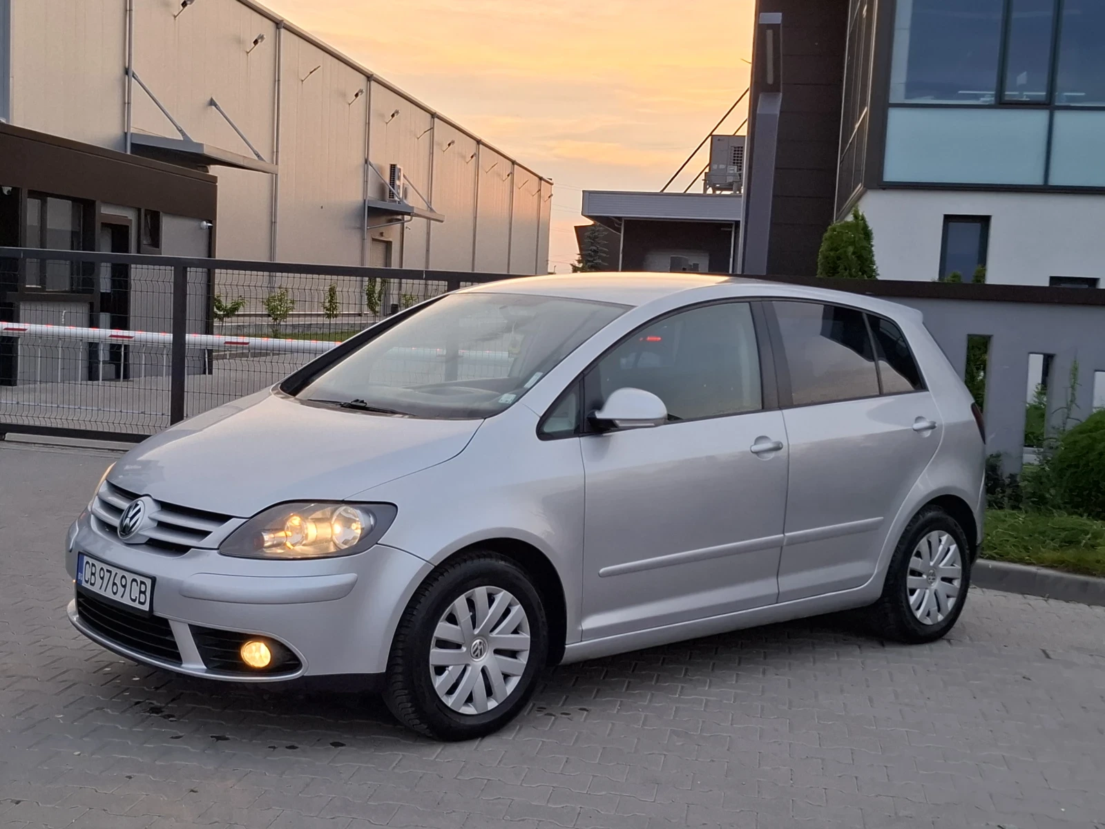 VW Golf Plus 1.6i* (102кс)* ABTOMATИК* HOB BHOC*  - изображение 4