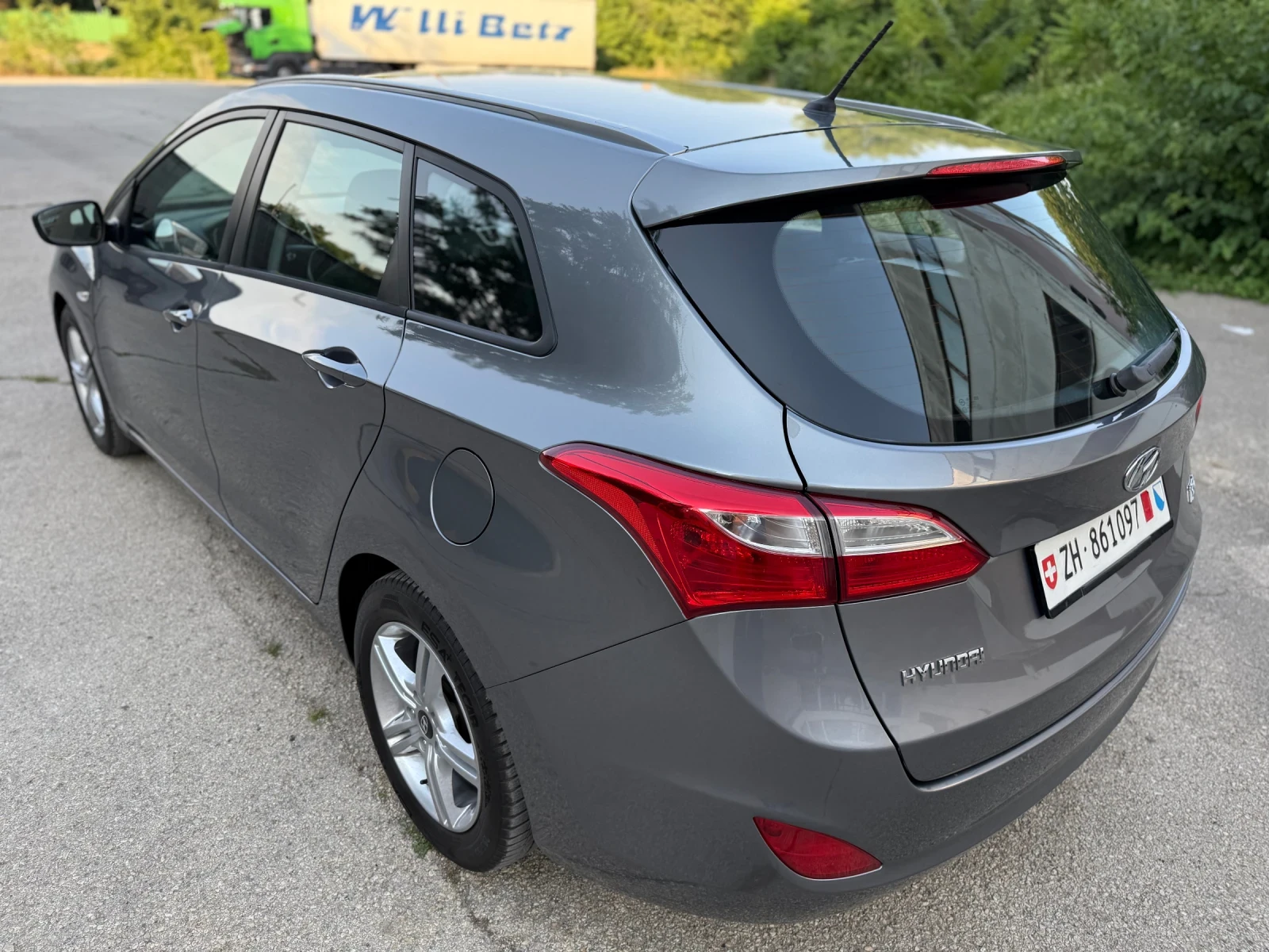 Hyundai I30 1.6i SWISS - изображение 6