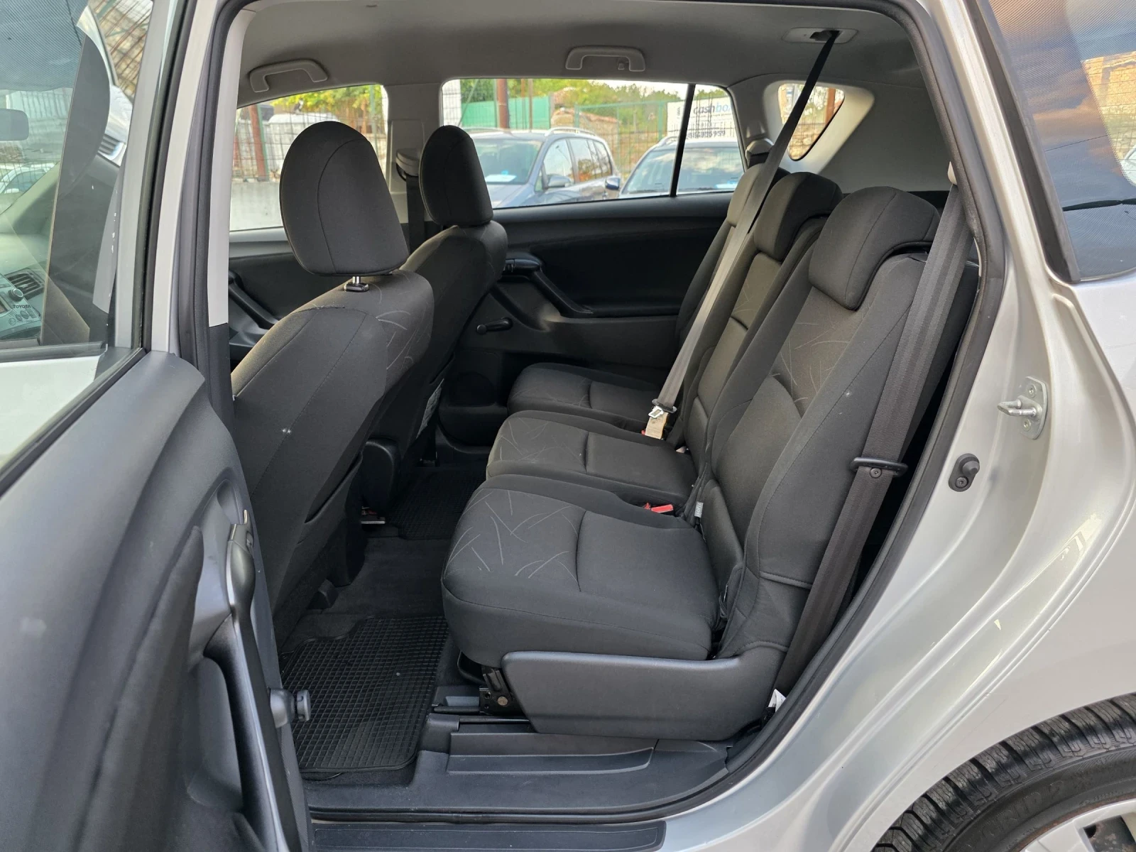 Toyota Verso 2.0 D4D 126 К.С. 6 СКОРОСТИ / КЛИМА - изображение 9