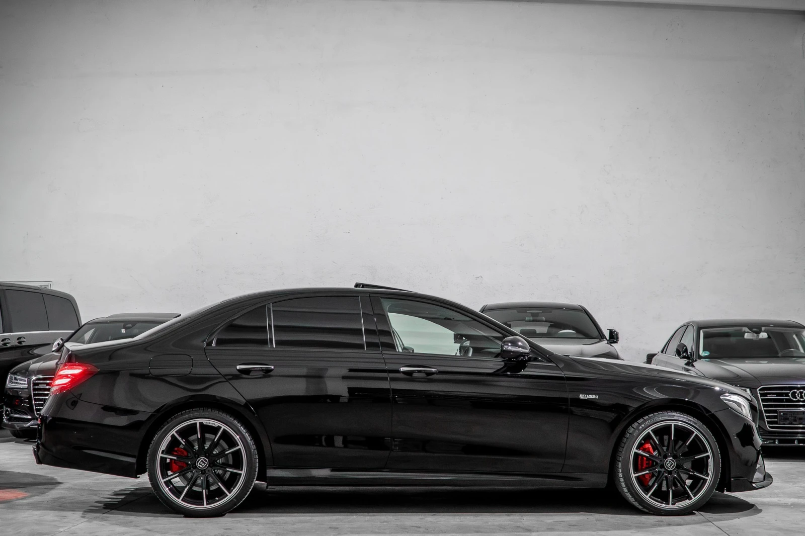 Mercedes-Benz E 43 AMG 4MATIC+ * BRABUS LIMITED* CARBON* SOFT CLOSE* 360 - изображение 6