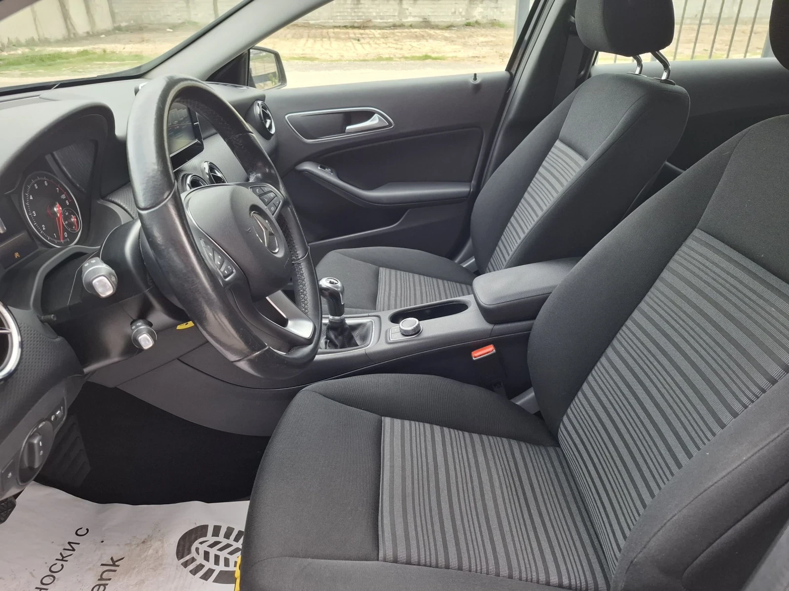 Mercedes-Benz A 160 1.6i * euro6* * facelift* * 141xkm Лизинг , снимка 17 - Автомобили и джипове - 52851591