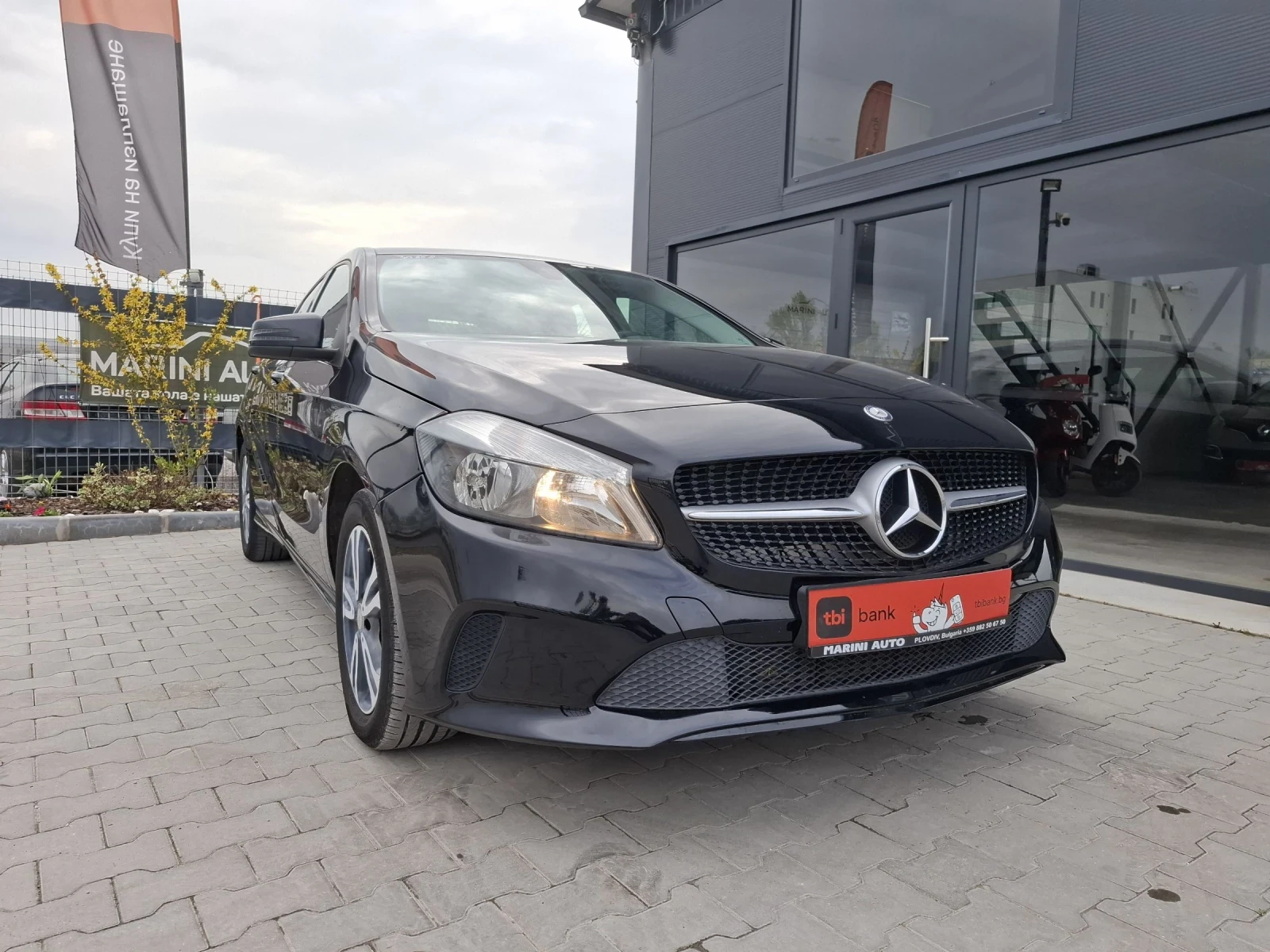 Mercedes-Benz A 160 1.6i * euro6* * facelift* * 141xkm Лизинг , снимка 13 - Автомобили и джипове - 52851591