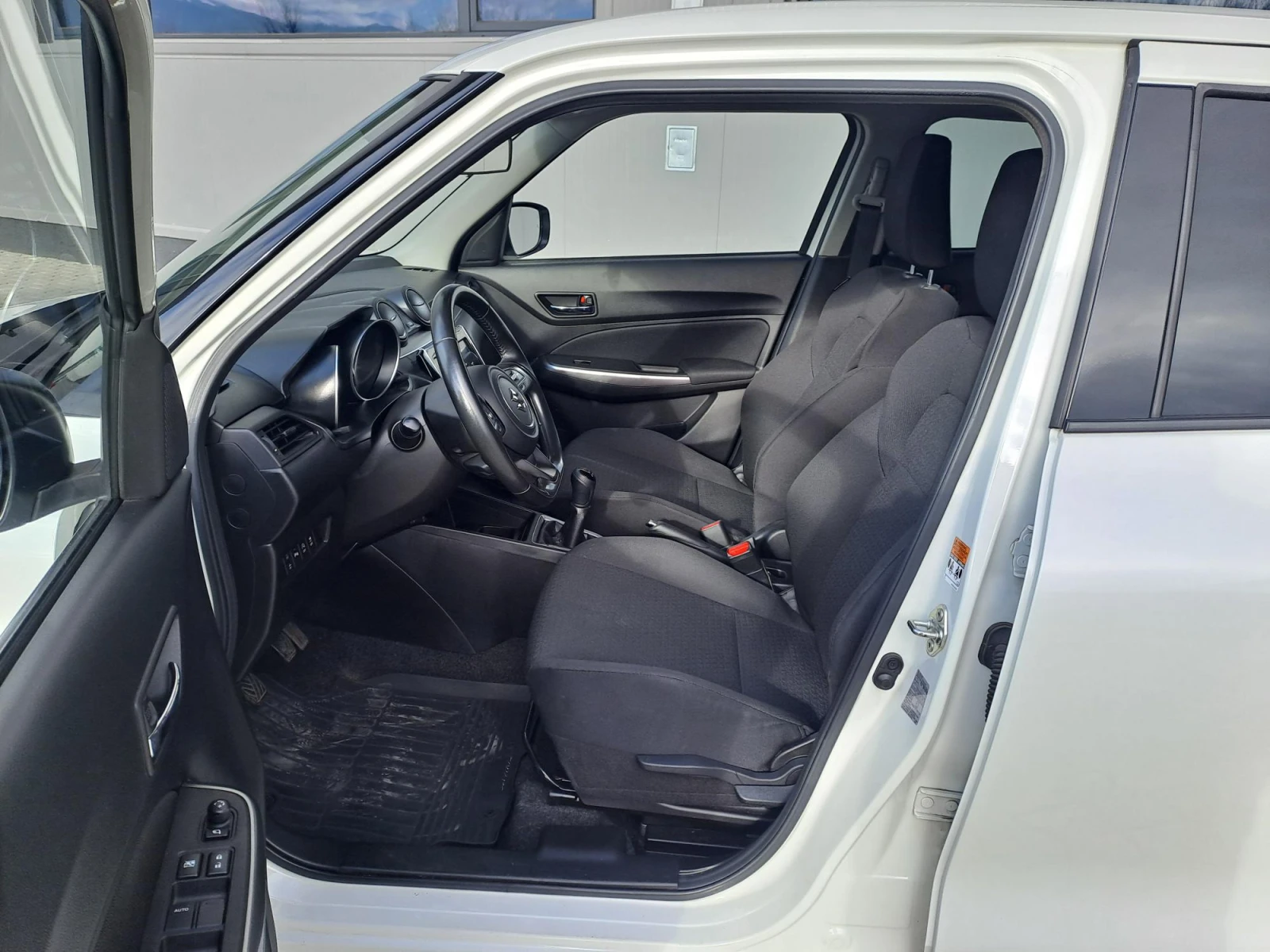 Suzuki Swift 1.2 GLX HYBRID - изображение 8