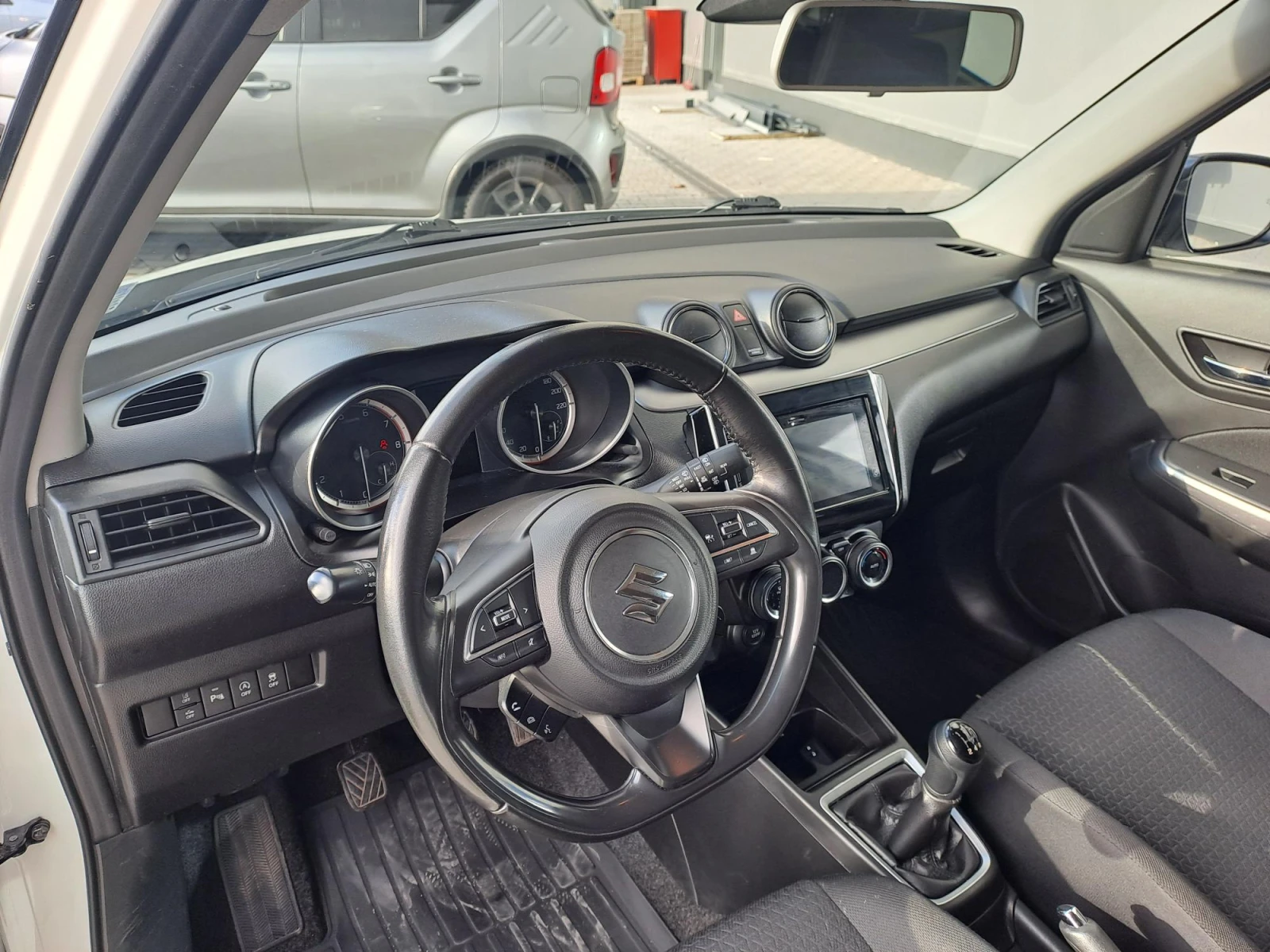 Suzuki Swift 1.2 GLX HYBRID - изображение 9