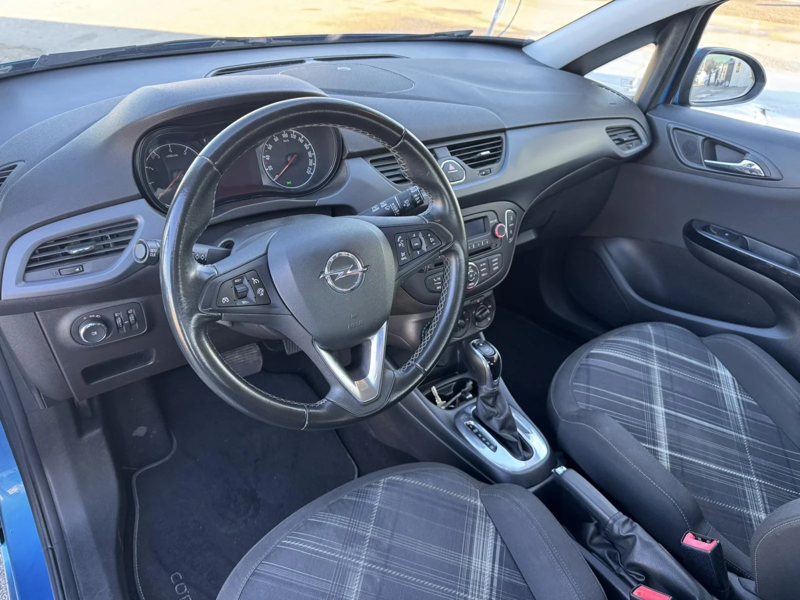 Opel Corsa 1.4i automatic euro/6d, снимка 13 - Автомобили и джипове - 53740551