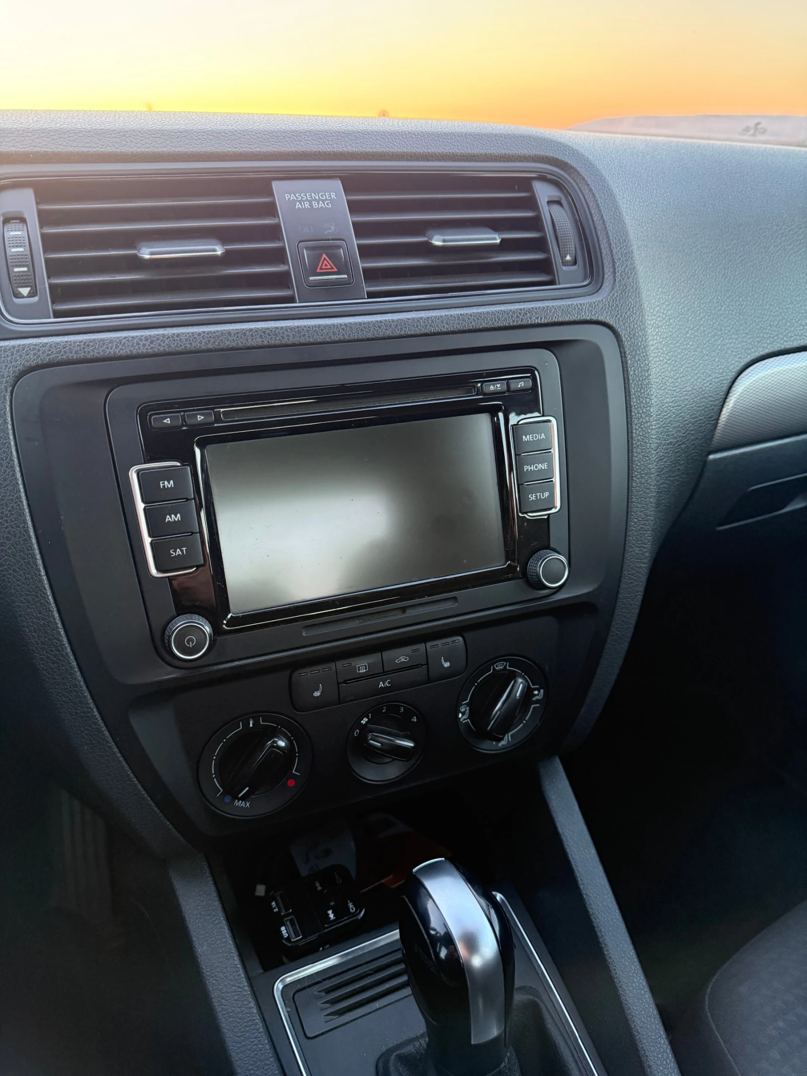 VW Jetta 2.0, снимка 11 - Автомобили и джипове - 53748298