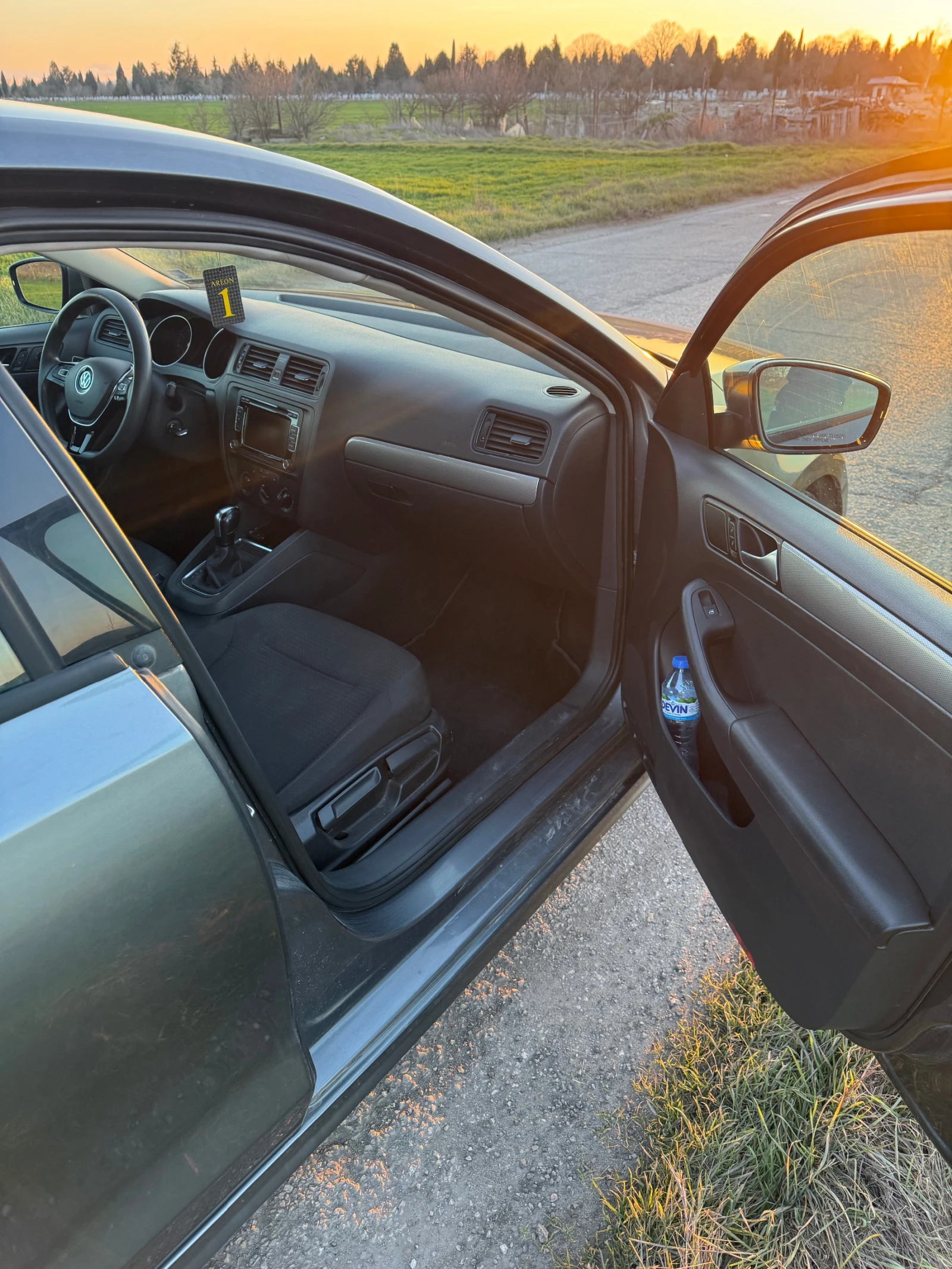 VW Jetta 2.0, снимка 6 - Автомобили и джипове - 53748298