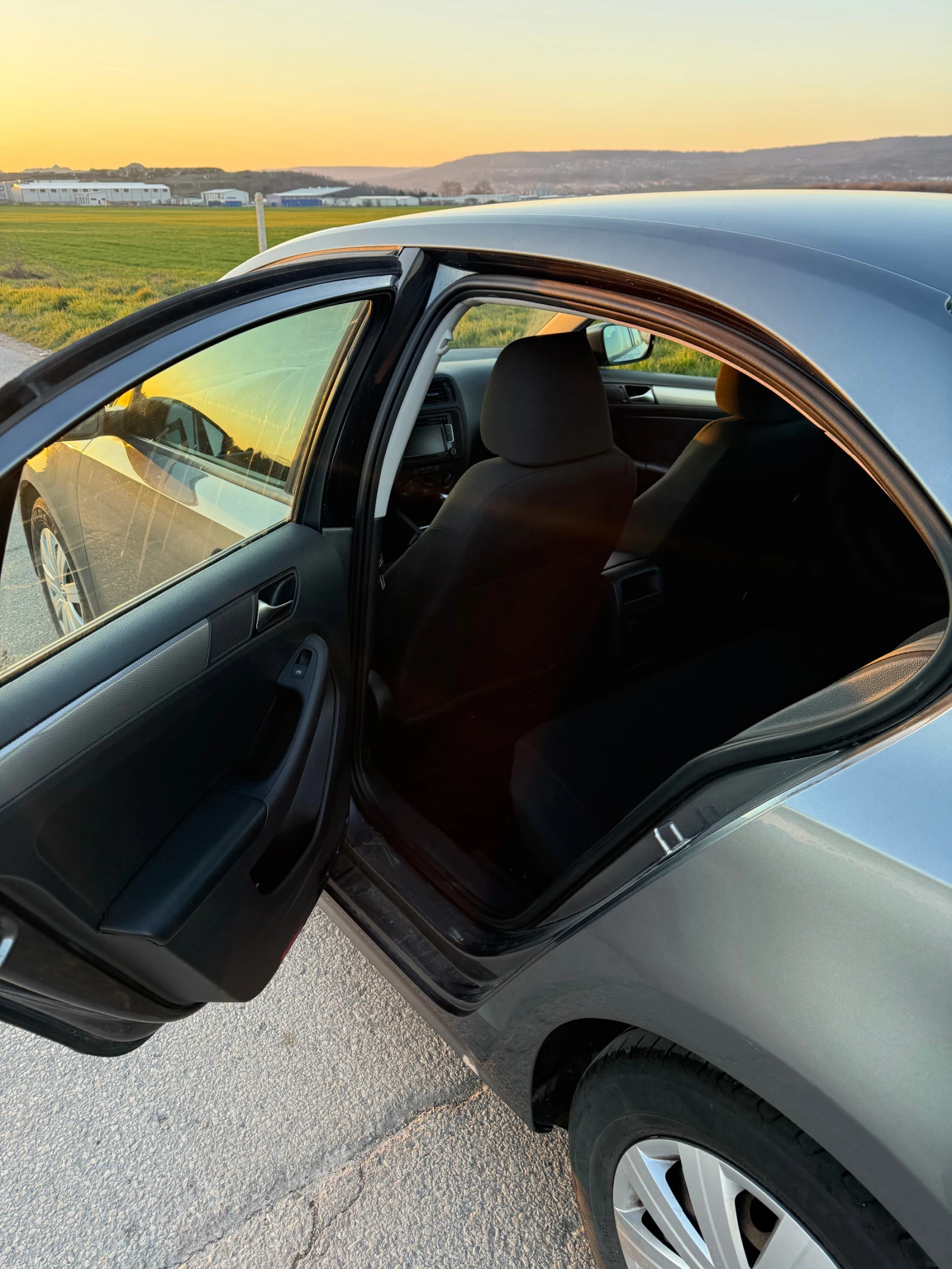 VW Jetta 2.0, снимка 8 - Автомобили и джипове - 53748298