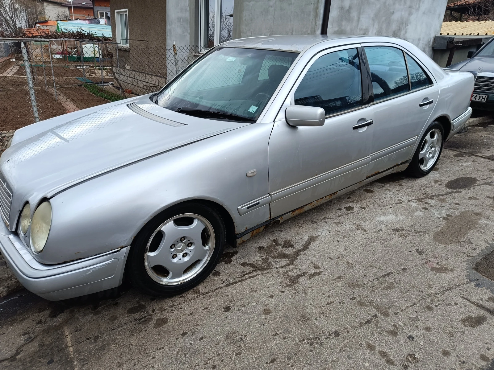 Mercedes-Benz E 300, снимка 3 - Автомобили и джипове - 53967078