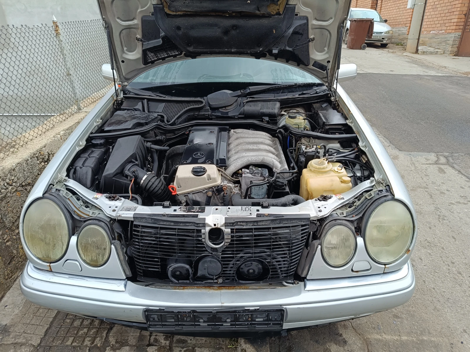 Mercedes-Benz E 300, снимка 2 - Автомобили и джипове - 53967078