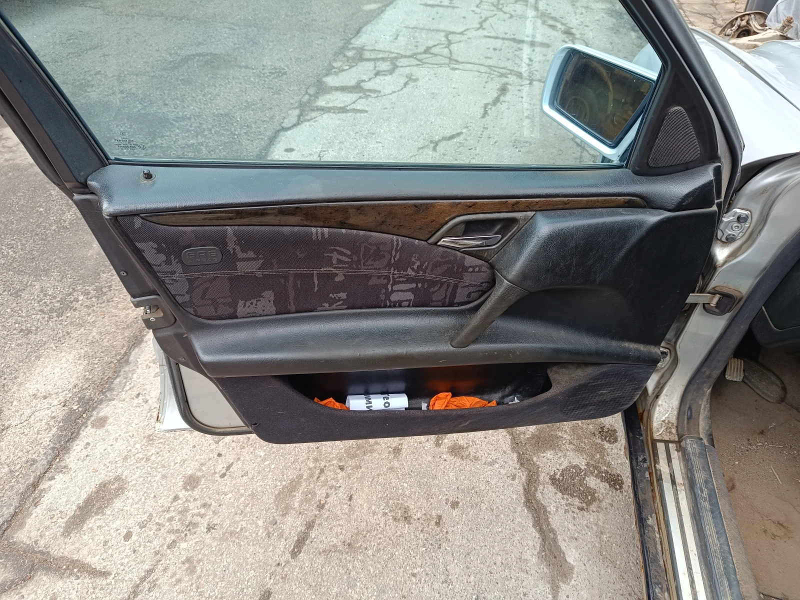 Mercedes-Benz E 300, снимка 7 - Автомобили и джипове - 53967078