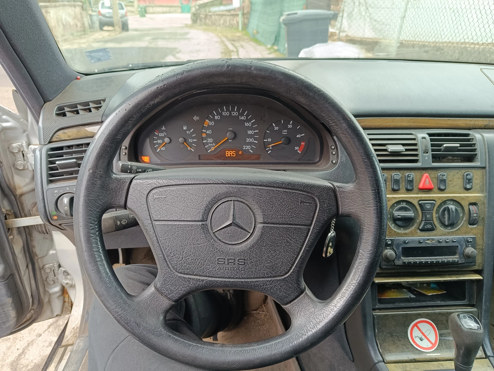 Mercedes-Benz E 300, снимка 5 - Автомобили и джипове - 53967078