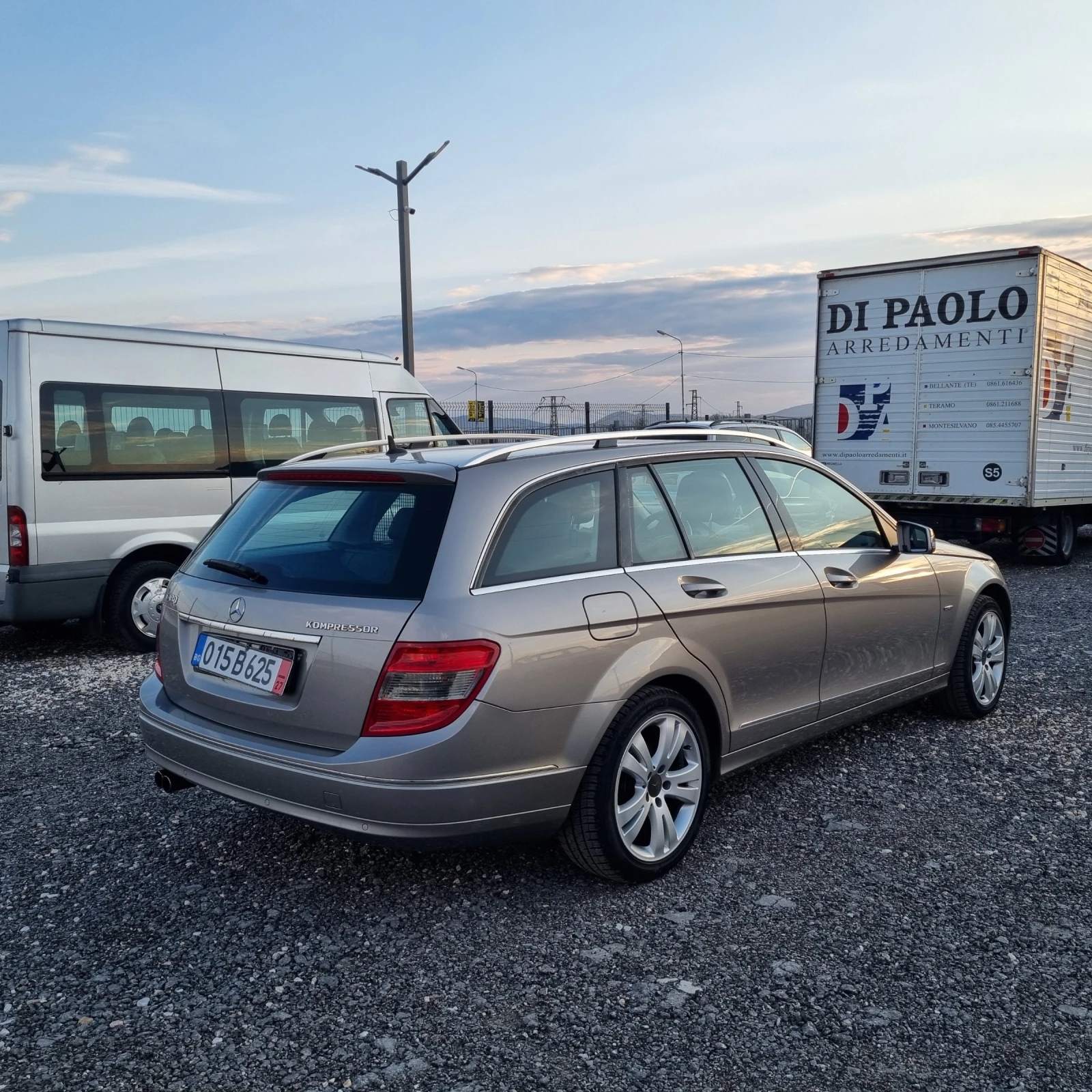 Mercedes-Benz C 180 Kompresor, снимка 4 - Автомобили и джипове - 53988532