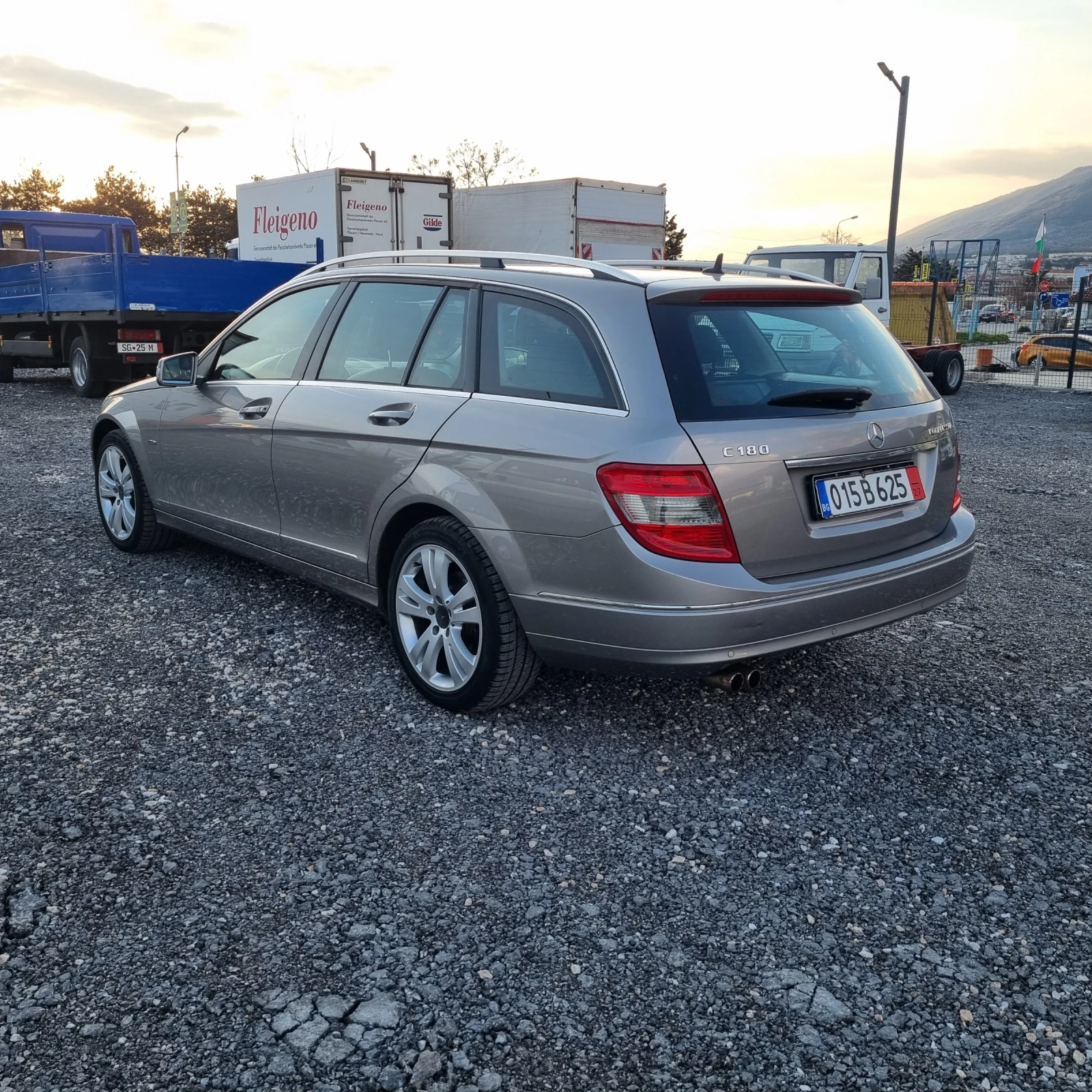 Mercedes-Benz C 180 Kompresor, снимка 6 - Автомобили и джипове - 53988532